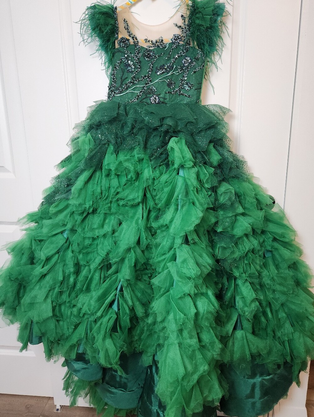 Kingdom Boutique Emerald Green Ruffled Tulle Pageant Dress Size 8.